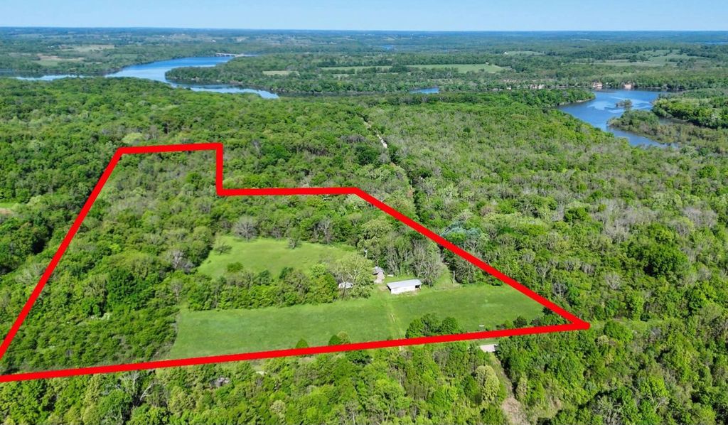 221 Route Ee, Everton, MO 65646