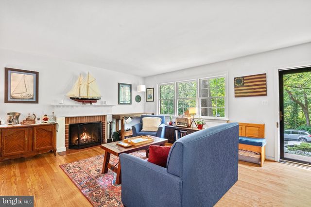 809 E TIMBER BRANCH PKWY, Alexandria, VA 22302