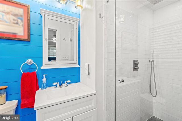 809 E TIMBER BRANCH PKWY, Alexandria, VA 22302