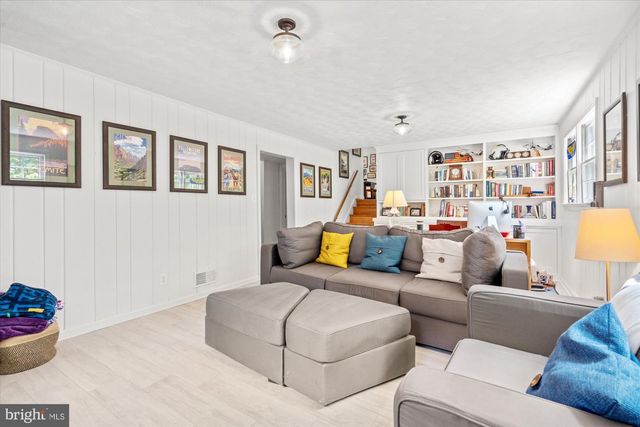 809 E TIMBER BRANCH PKWY, Alexandria, VA 22302