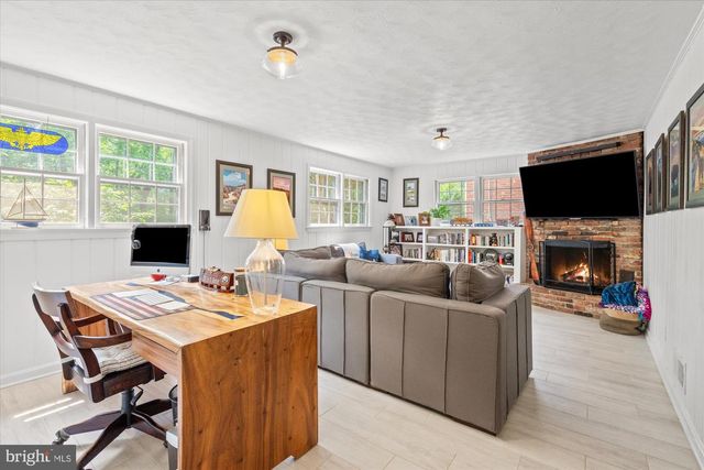 809 E TIMBER BRANCH PKWY, Alexandria, VA 22302