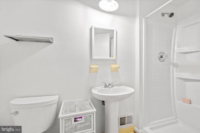 809 E TIMBER BRANCH PKWY, Alexandria, VA 22302