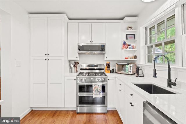 809 E TIMBER BRANCH PKWY, Alexandria, VA 22302