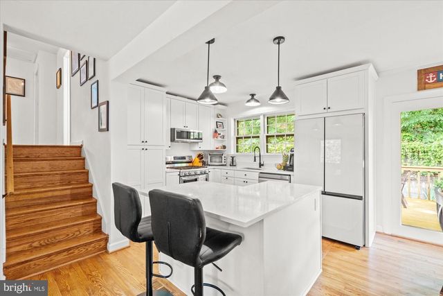 809 E TIMBER BRANCH PKWY, Alexandria, VA 22302