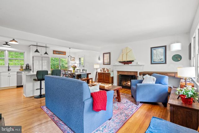 809 E TIMBER BRANCH PKWY, Alexandria, VA 22302