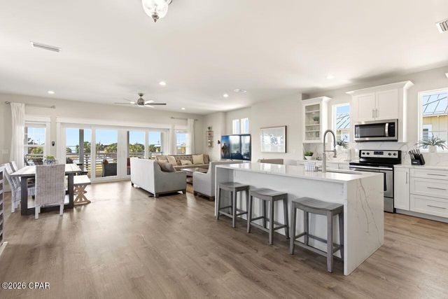 5522 Thomas Drive, Panama City, FL 32408