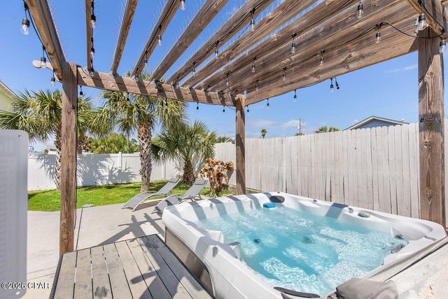 5522 Thomas Drive, Panama City, FL 32408