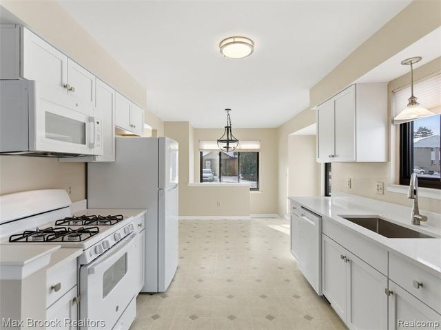 30748 Quinkert Street 1, Roseville, MI 48066