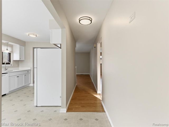 30748 Quinkert Street 1, Roseville, MI 48066