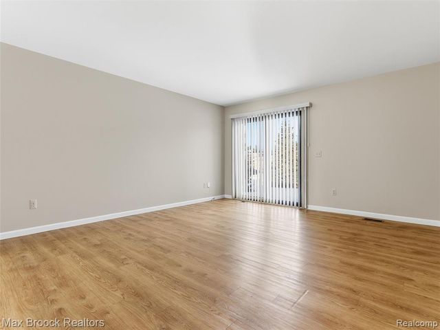 30748 Quinkert Street 1, Roseville, MI 48066