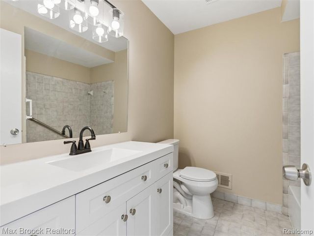 30748 Quinkert Street 1, Roseville, MI 48066