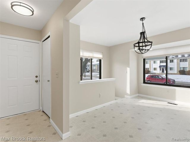 30748 Quinkert Street 1, Roseville, MI 48066