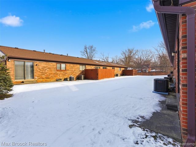 30748 Quinkert Street 1, Roseville, MI 48066