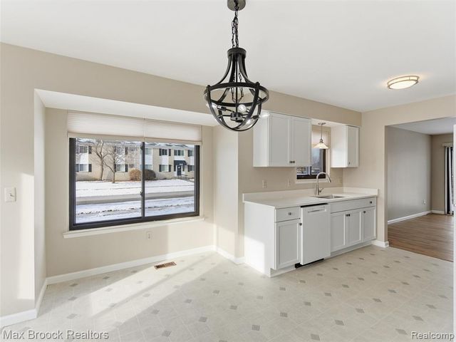 30748 Quinkert Street 1, Roseville, MI 48066