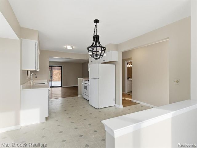 30748 Quinkert Street 1, Roseville, MI 48066