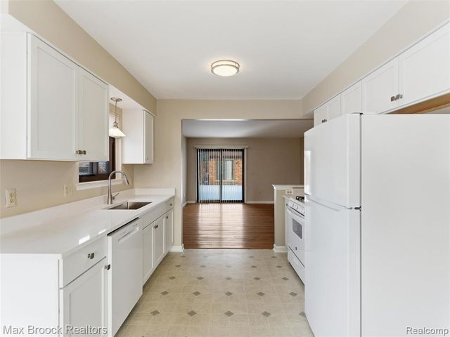 30748 Quinkert Street 1, Roseville, MI 48066