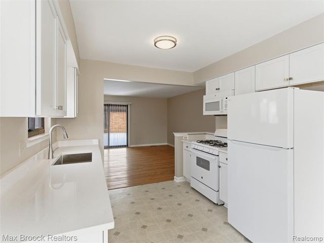 30748 Quinkert Street 1, Roseville, MI 48066