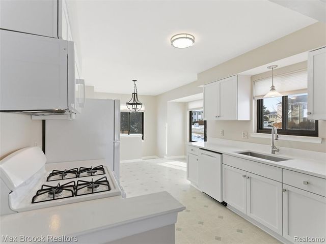 30748 Quinkert Street 1, Roseville, MI 48066