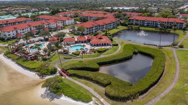 102 Half Moon Circle G2, Hypoluxo, FL 33462