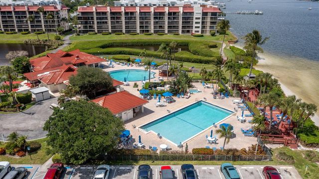102 Half Moon Circle G2, Hypoluxo, FL 33462