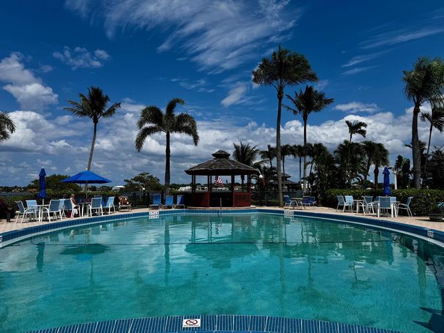 102 Half Moon Circle G2, Hypoluxo, FL 33462