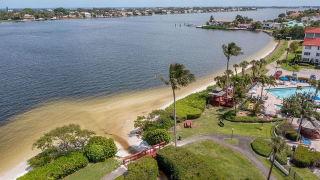 102 Half Moon Circle G2, Hypoluxo, FL 33462
