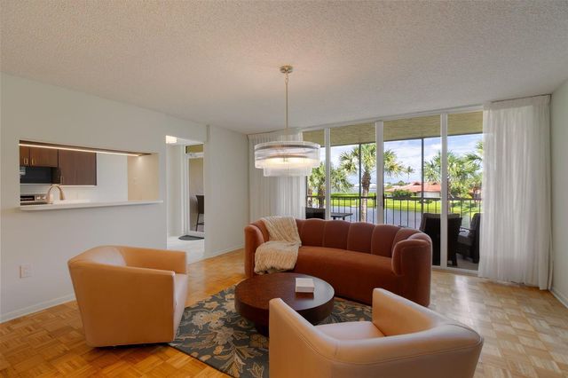 102 Half Moon Circle G2, Hypoluxo, FL 33462