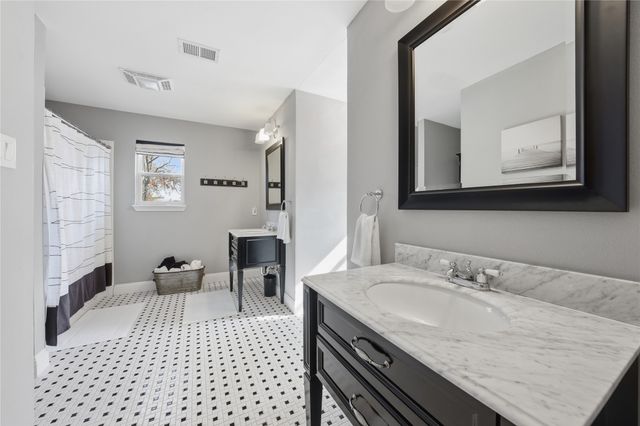 315 Admiral Drive, Gun Barrel City, TX 75156