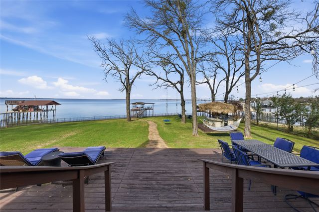 315 Admiral Drive, Gun Barrel City, TX 75156