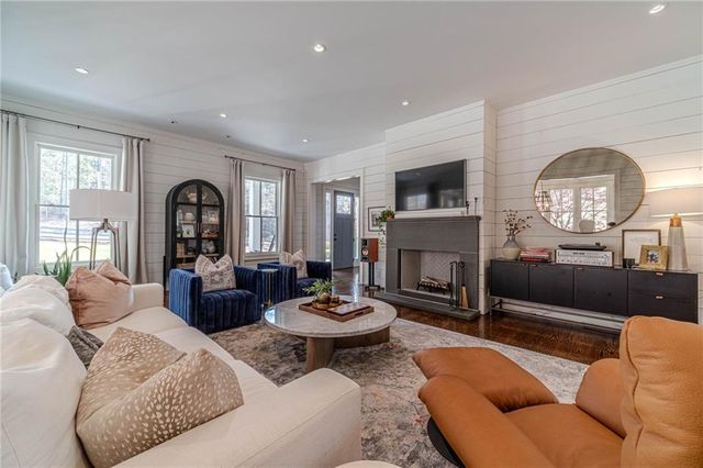 220 Audreys Way, Suwanee, GA 30024
