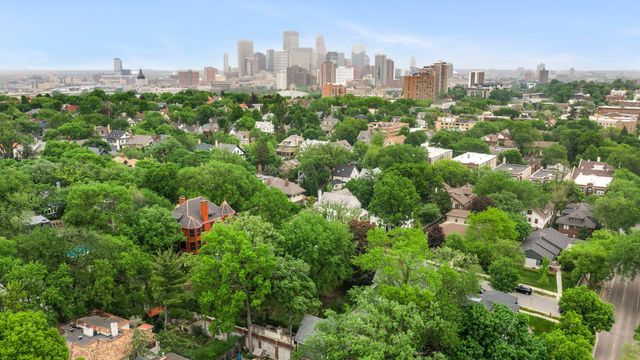 1930 Girard Avenue S, Minneapolis, MN 55403