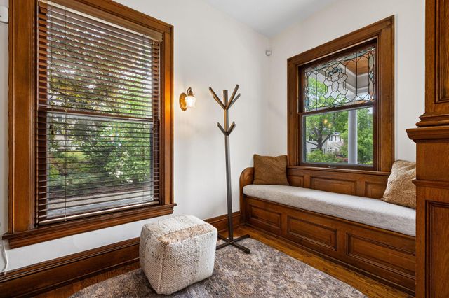 1930 Girard Avenue S, Minneapolis, MN 55403