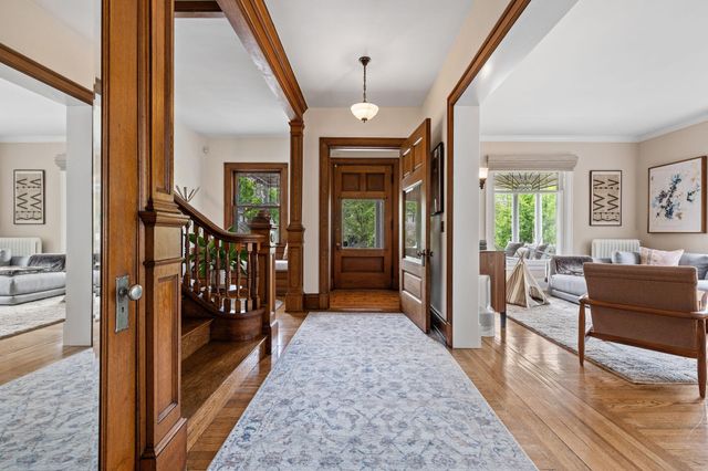 1930 Girard Avenue S, Minneapolis, MN 55403