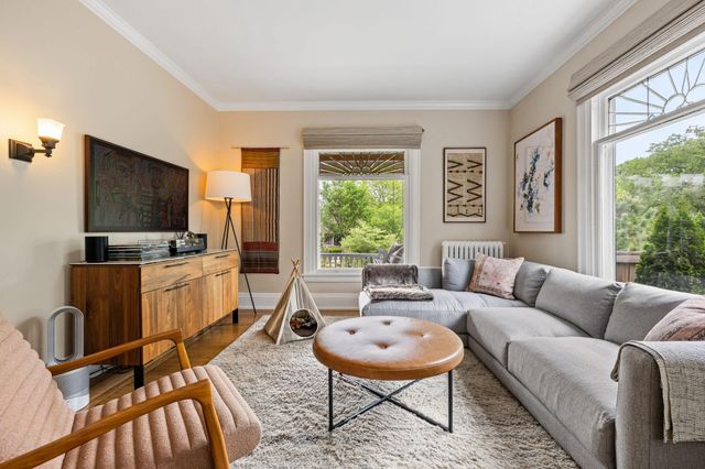 1930 Girard Avenue S, Minneapolis, MN 55403