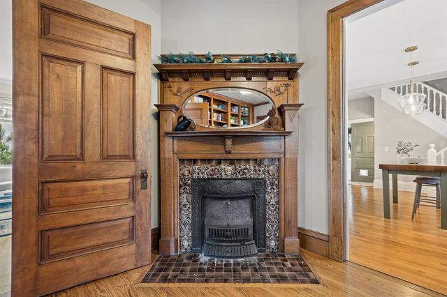 1930 Girard Avenue S, Minneapolis, MN 55403