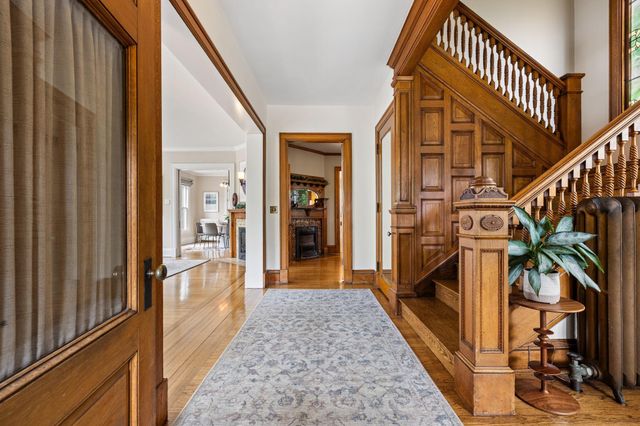 1930 Girard Avenue S, Minneapolis, MN 55403