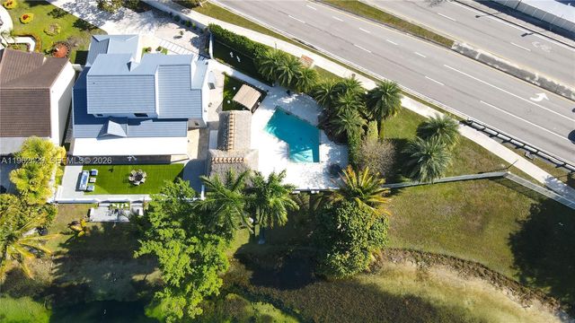 19230 NW 87th Pl, Hialeah, FL 33018