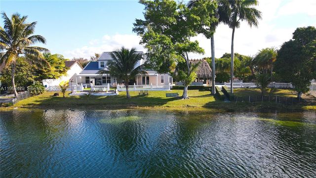 19230 NW 87th Pl, Hialeah, FL 33018