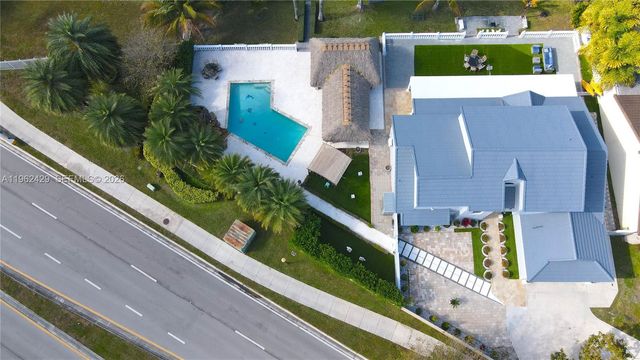 19230 NW 87th Pl, Hialeah, FL 33018