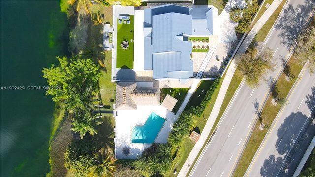 19230 NW 87th Pl, Hialeah, FL 33018