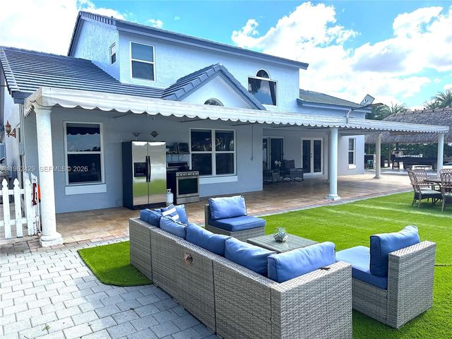 19230 NW 87th Pl, Hialeah, FL 33018