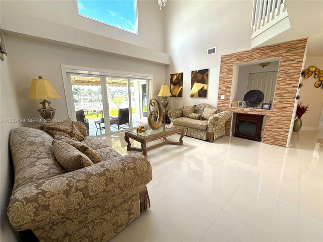 19230 NW 87th Pl, Hialeah, FL 33018