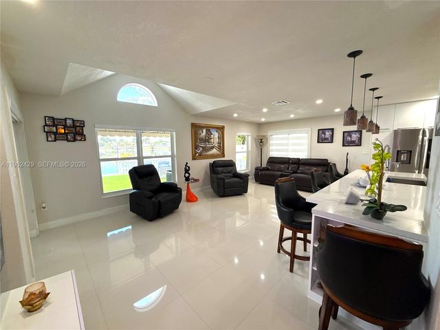 19230 NW 87th Pl, Hialeah, FL 33018