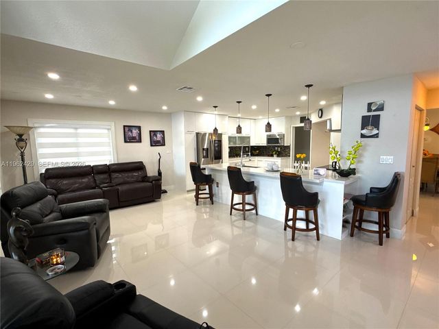 19230 NW 87th Pl, Hialeah, FL 33018