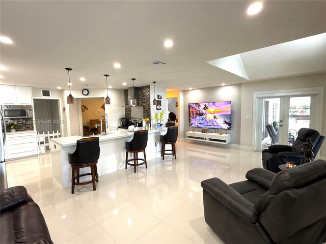 19230 NW 87th Pl, Hialeah, FL 33018