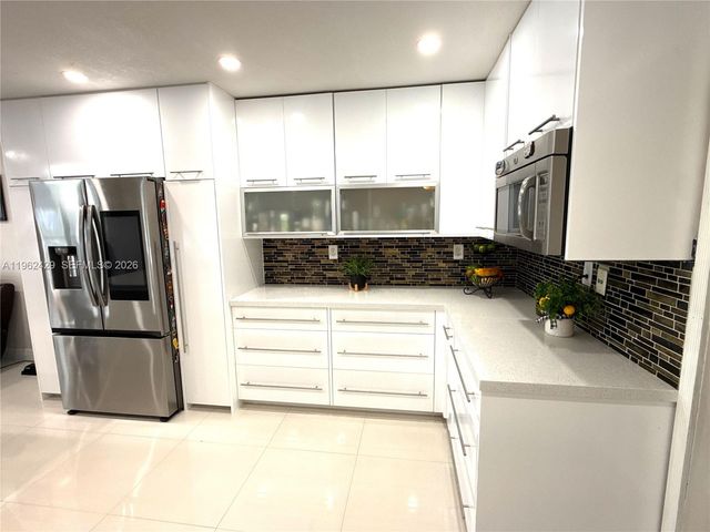 19230 NW 87th Pl, Hialeah, FL 33018