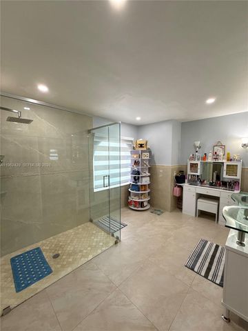 19230 NW 87th Pl, Hialeah, FL 33018