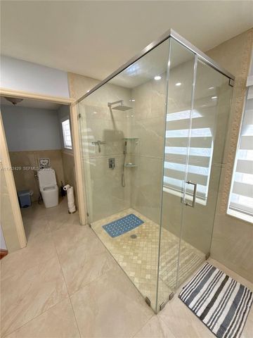 19230 NW 87th Pl, Hialeah, FL 33018