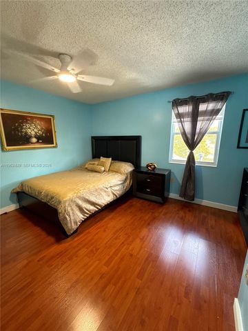 19230 NW 87th Pl, Hialeah, FL 33018