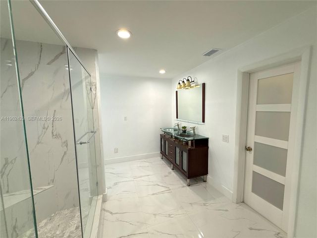 19230 NW 87th Pl, Hialeah, FL 33018